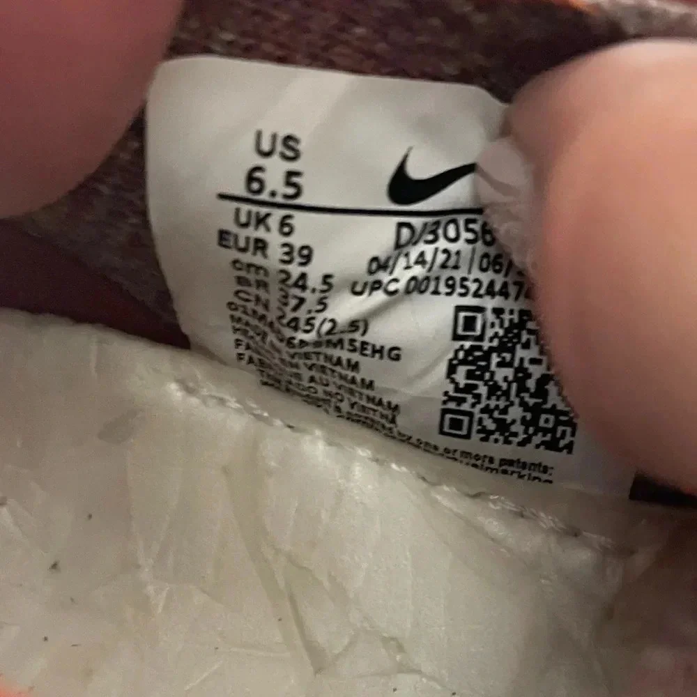 Nike Shoes - Sz. 6.5M / 8.5W